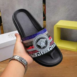 Picture of Versace Slippers _SKU827975379101951